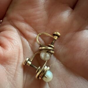 Elegant vintage Gold and Pearl Earrings